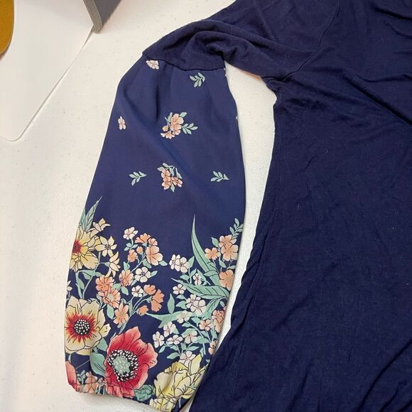Maurice’s Blue bell sleeve medium floral - Picture 6 of 8